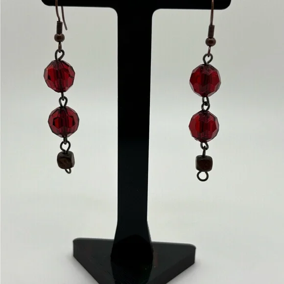 ✨5/$25✨ Elegant Red Beaded Earrings - Picture 3 of 5